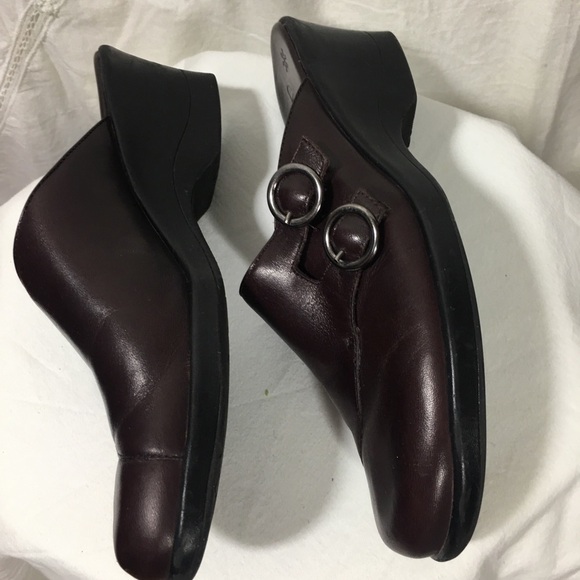 𝅺CLARKS Clogs Brown Side Buckle 7.5 M - Picture 4 of 12